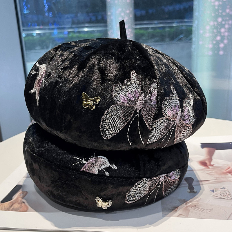 ファッショナブルな蝶の刺繍が施された、芸術的な雰囲気を醸し出 - Street Fashion Pose のレビューと価格